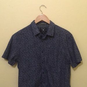 Slim Fit Short-Sleeve Button Down - Men Size M